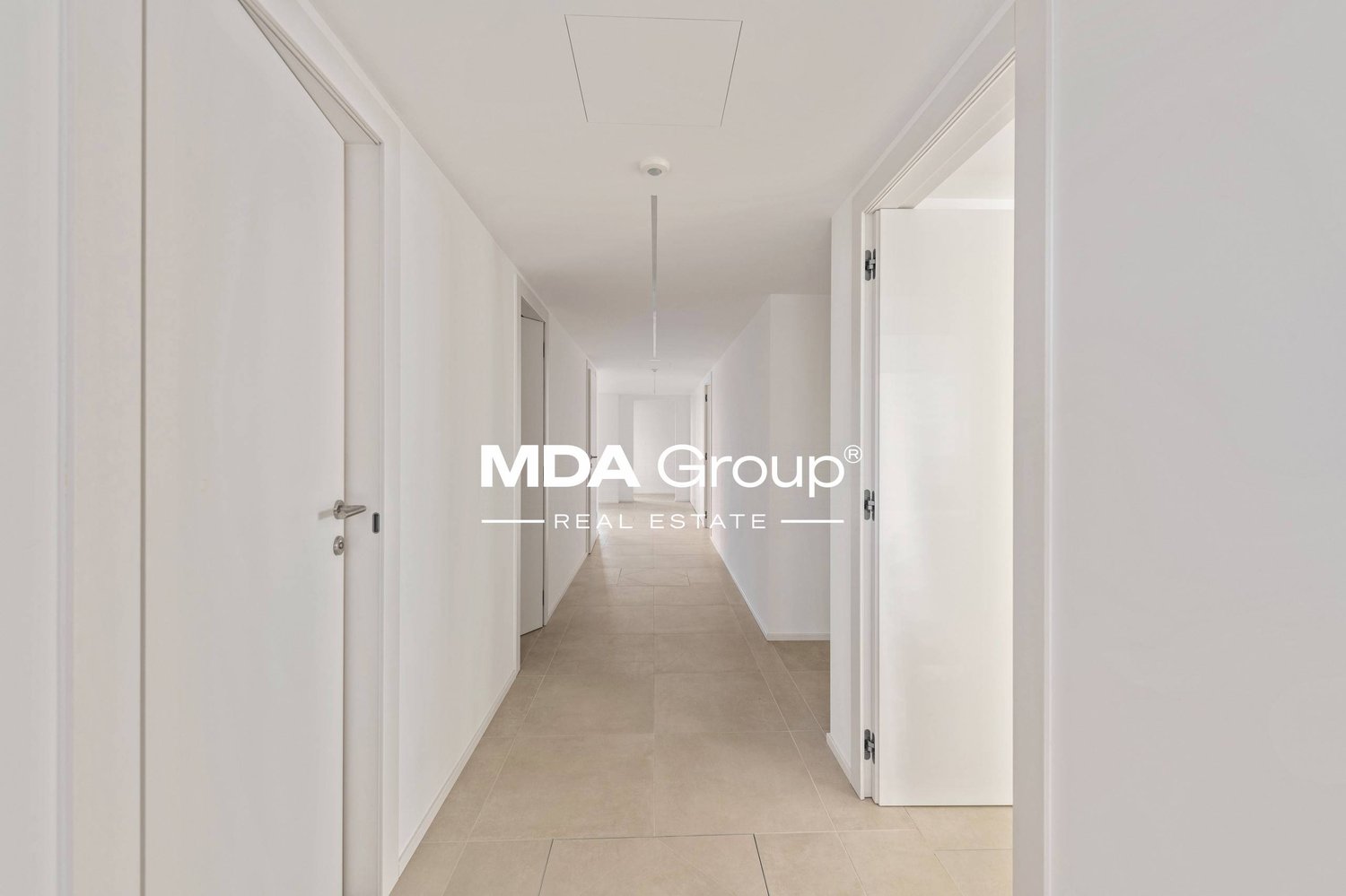 2000m² office