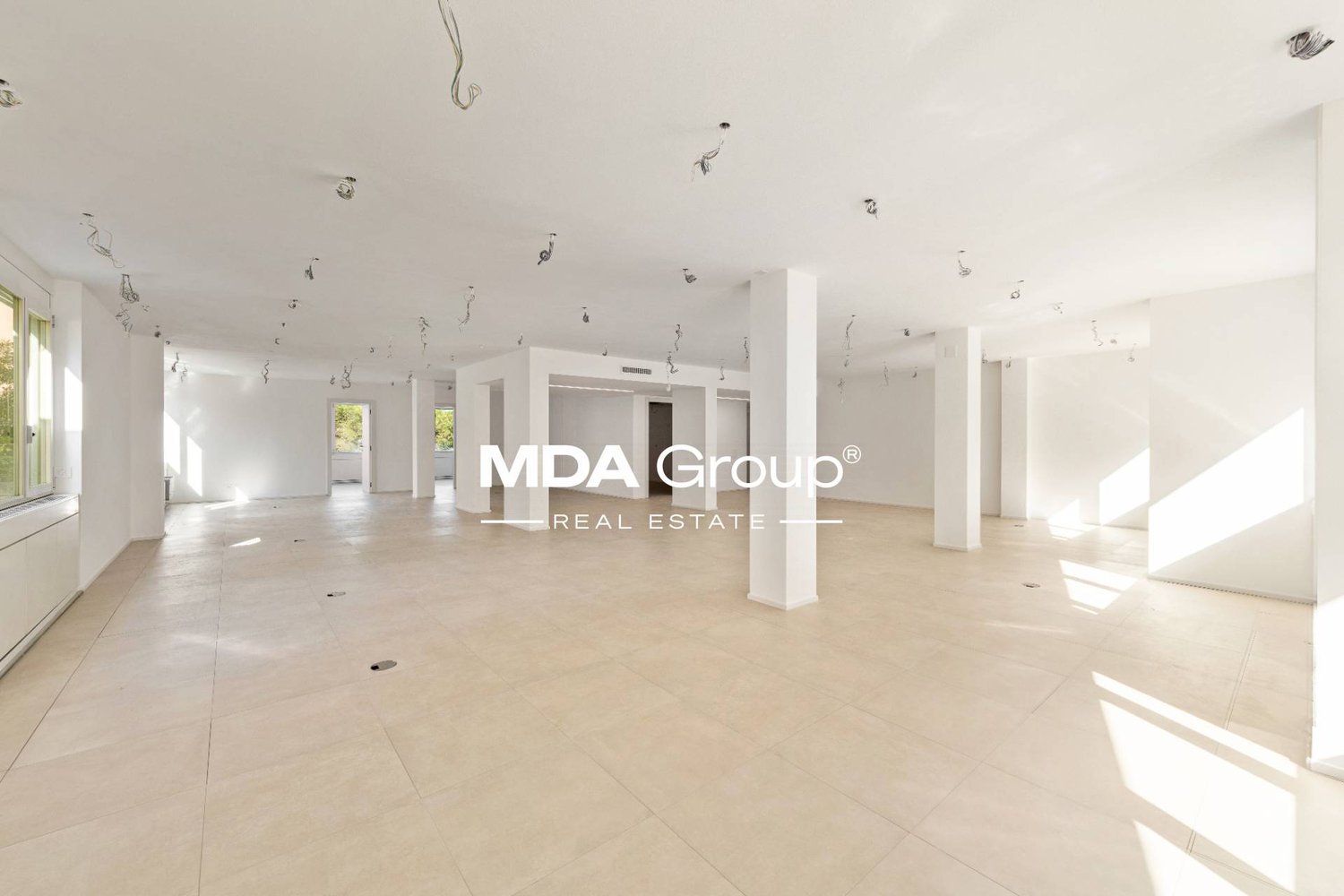 2000m² office