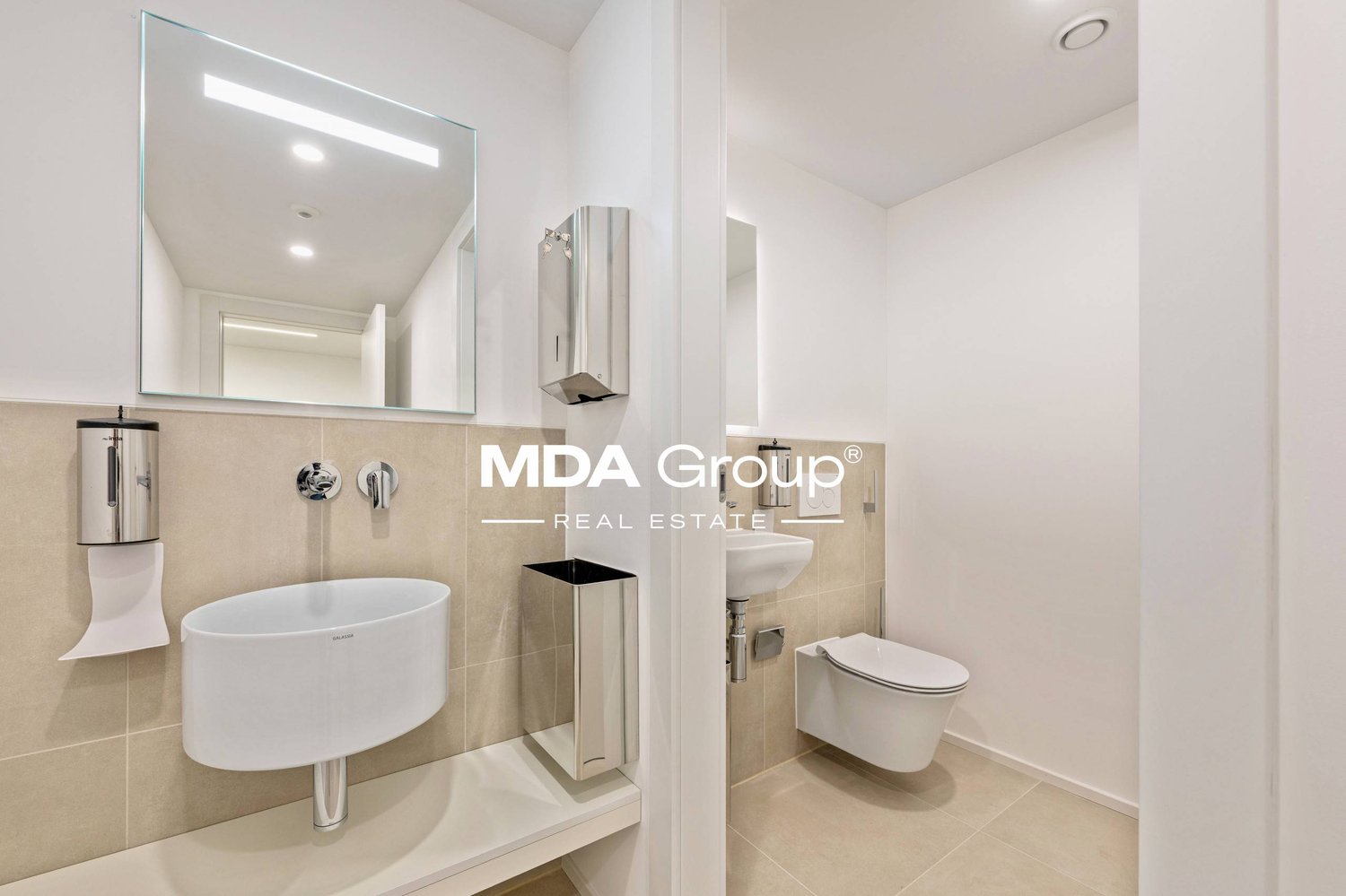 2000m² office