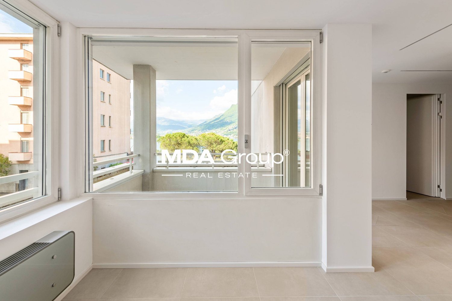 2000m² office