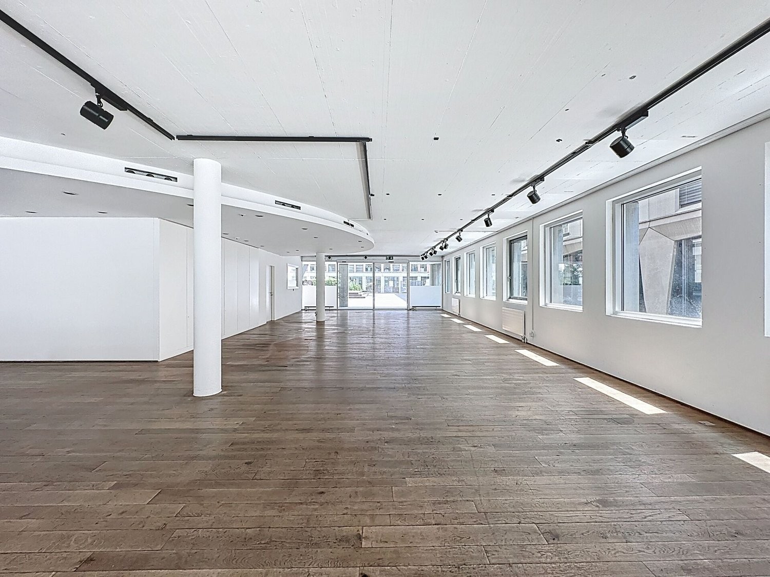 negozio di 380m², foto 3 di 9