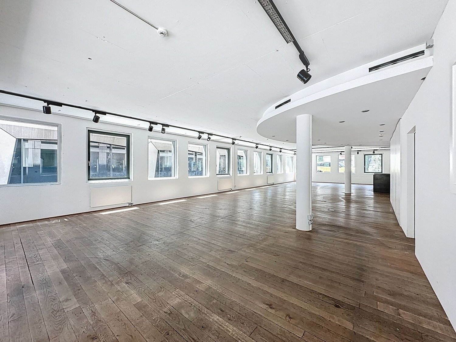 negozio di 380m², foto 2 di 9