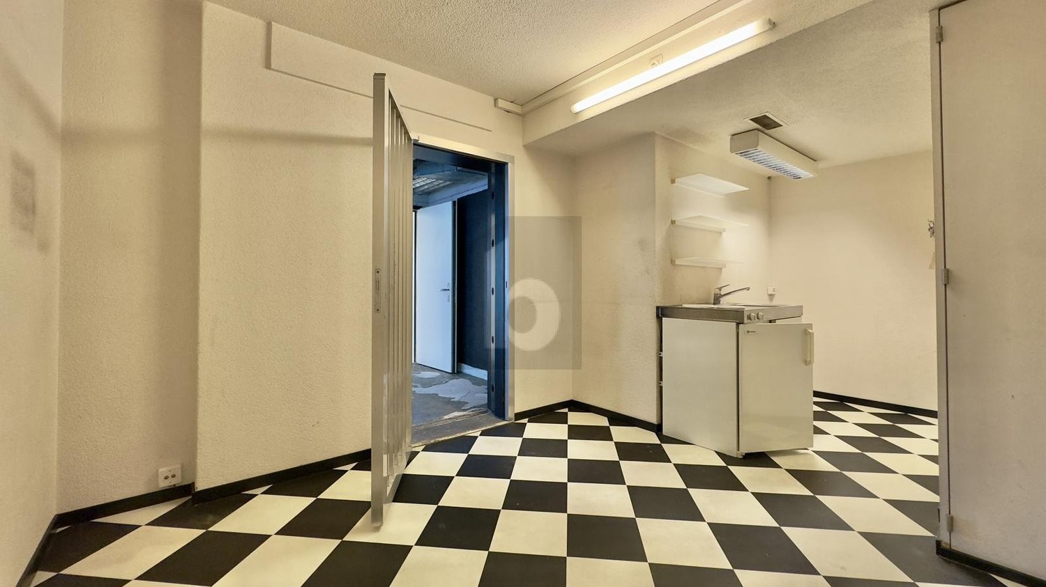 negozio di 80m²