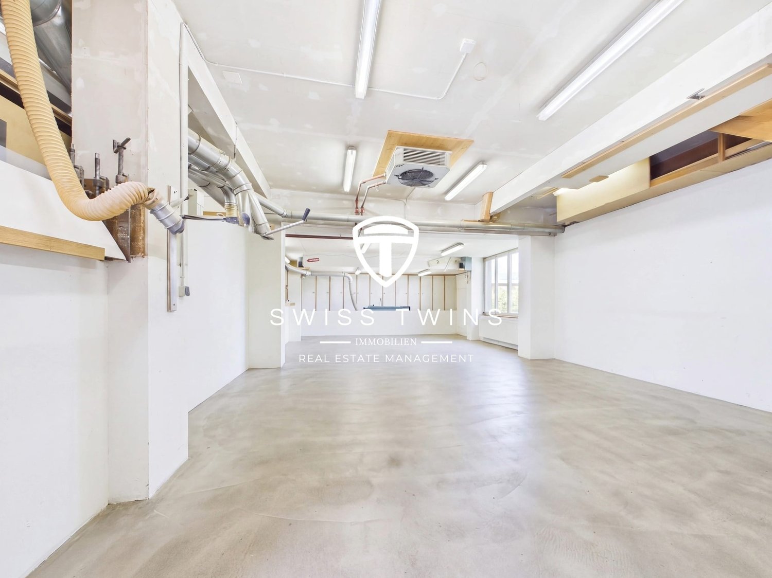 Officina di 301m²