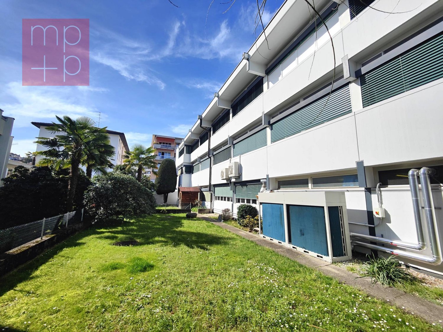 1324m² shop