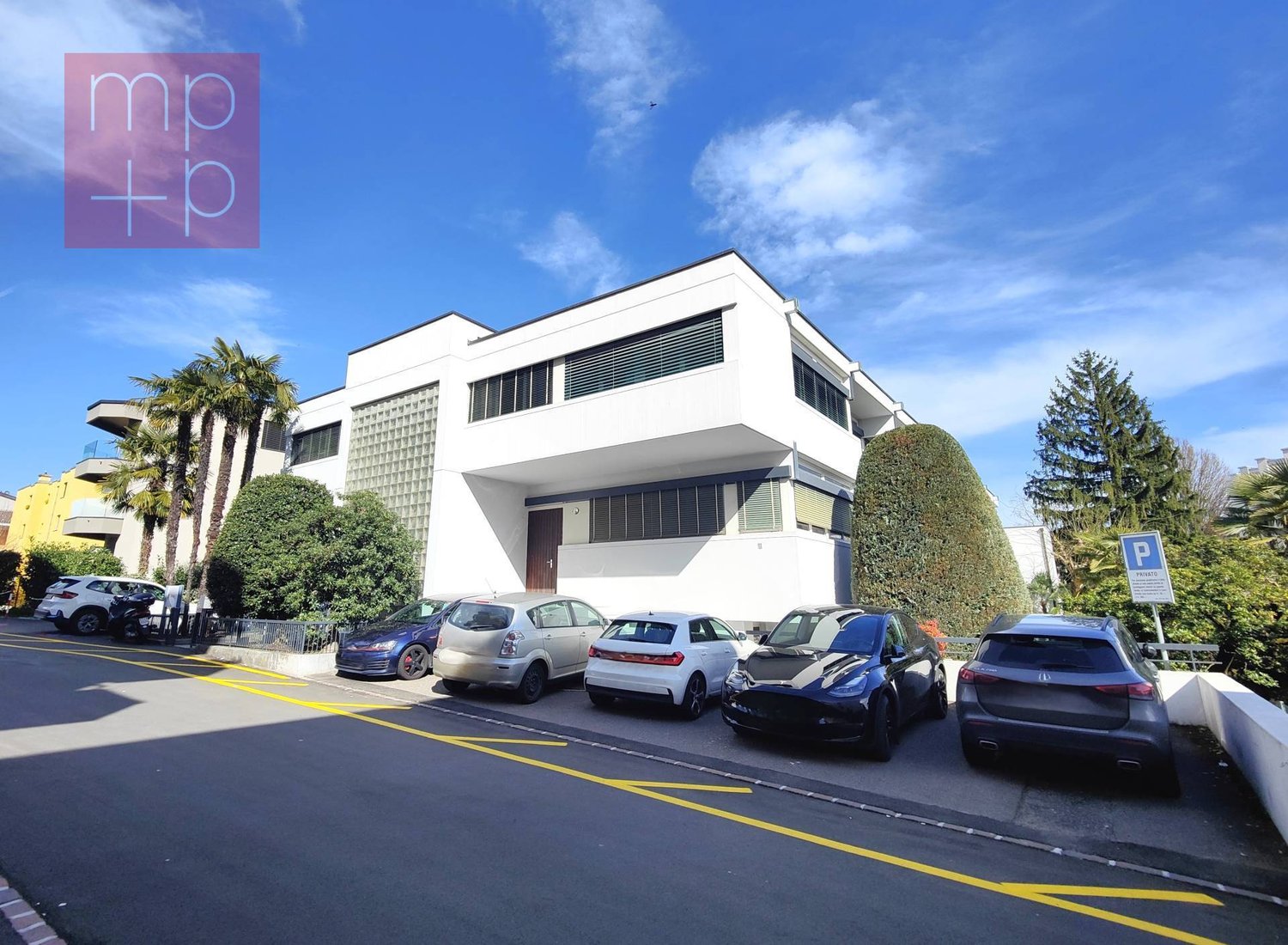 1324m² shop