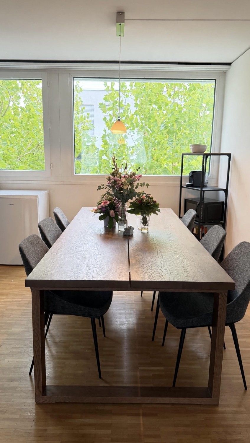 Zimmer in einer WG

Bevorzugt eine Frau 👩🏼 – wir suchen eine weibliche Mitbewohnerin, um die WG gemischt zu halten.

Suchen Sie einen neuen Ort, den Sie Ihr Zuhause nennen können? 🏡

Die Wohnung befindet sich in Oerlikon, in einer tollen und praktischen Lage, etwa 8 Minuten vom Bahnhof Oerlikon e