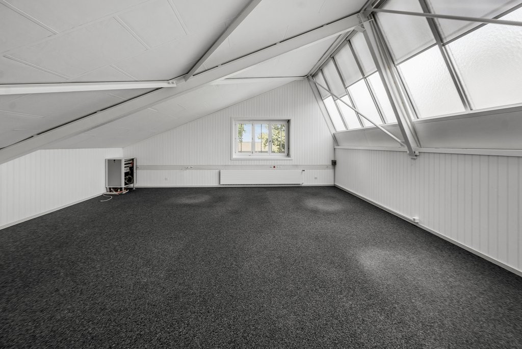 68m² office