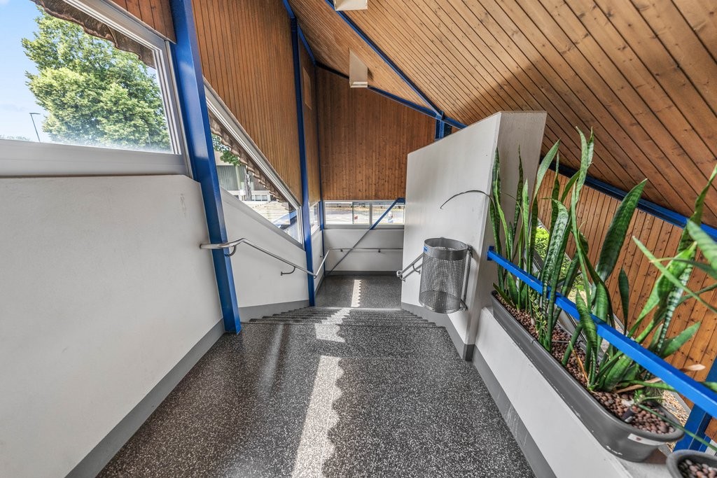 68m² office