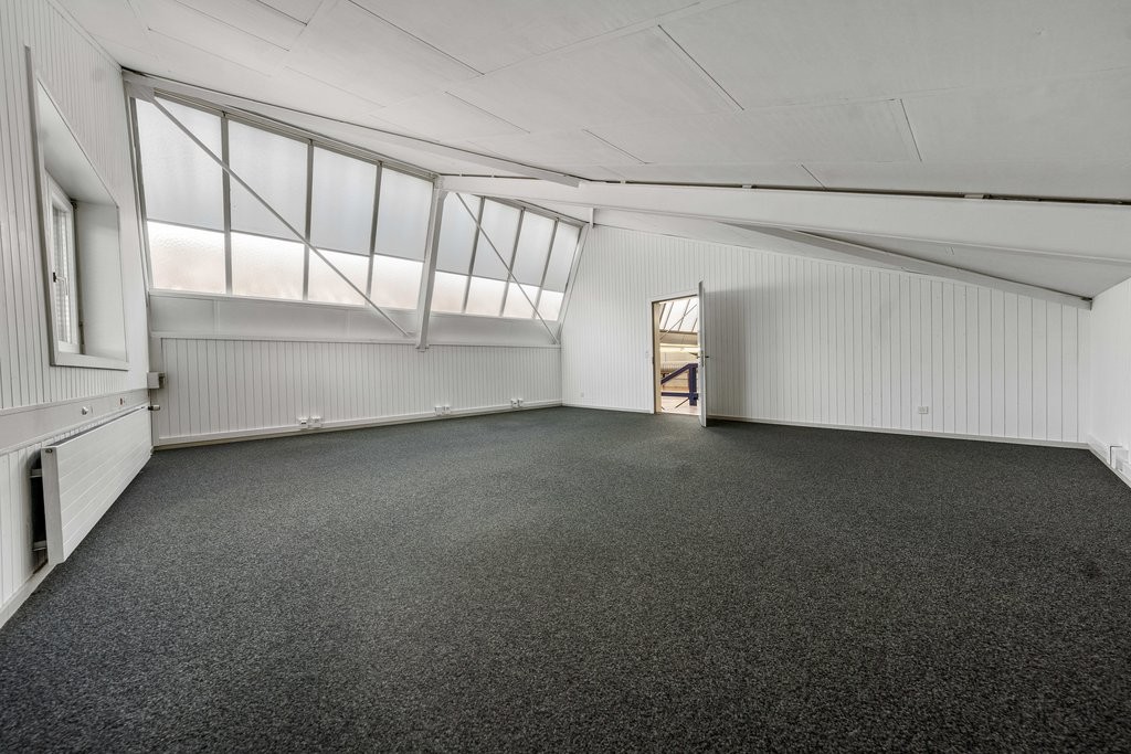 68m² office