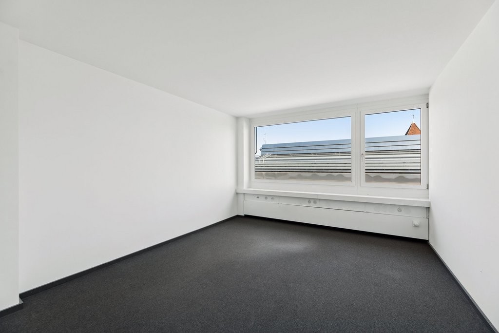 635m² ufficio, foto 3 di 10