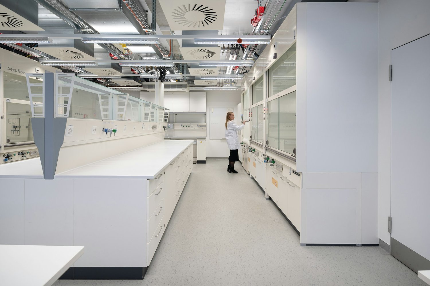 35000m² laboratory