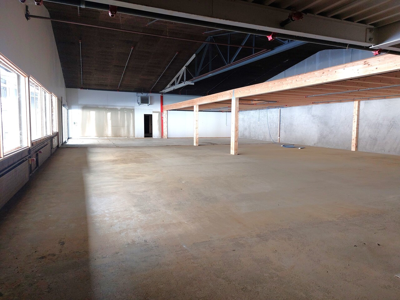 582m² officina