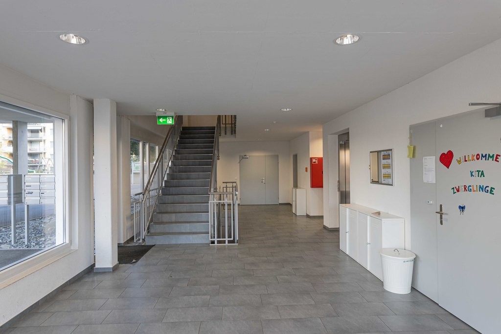 290m² office