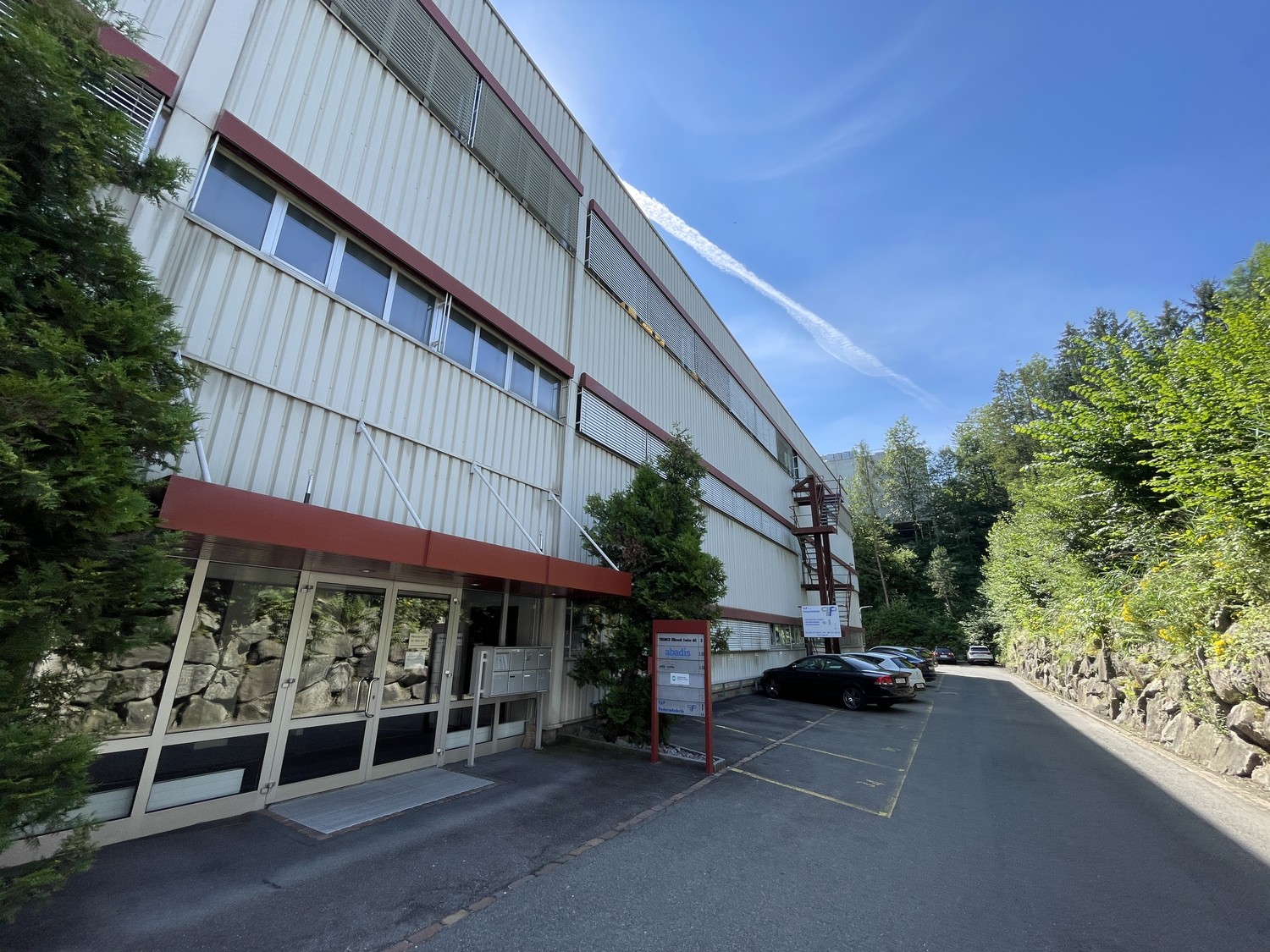 300-1240m² commerciale