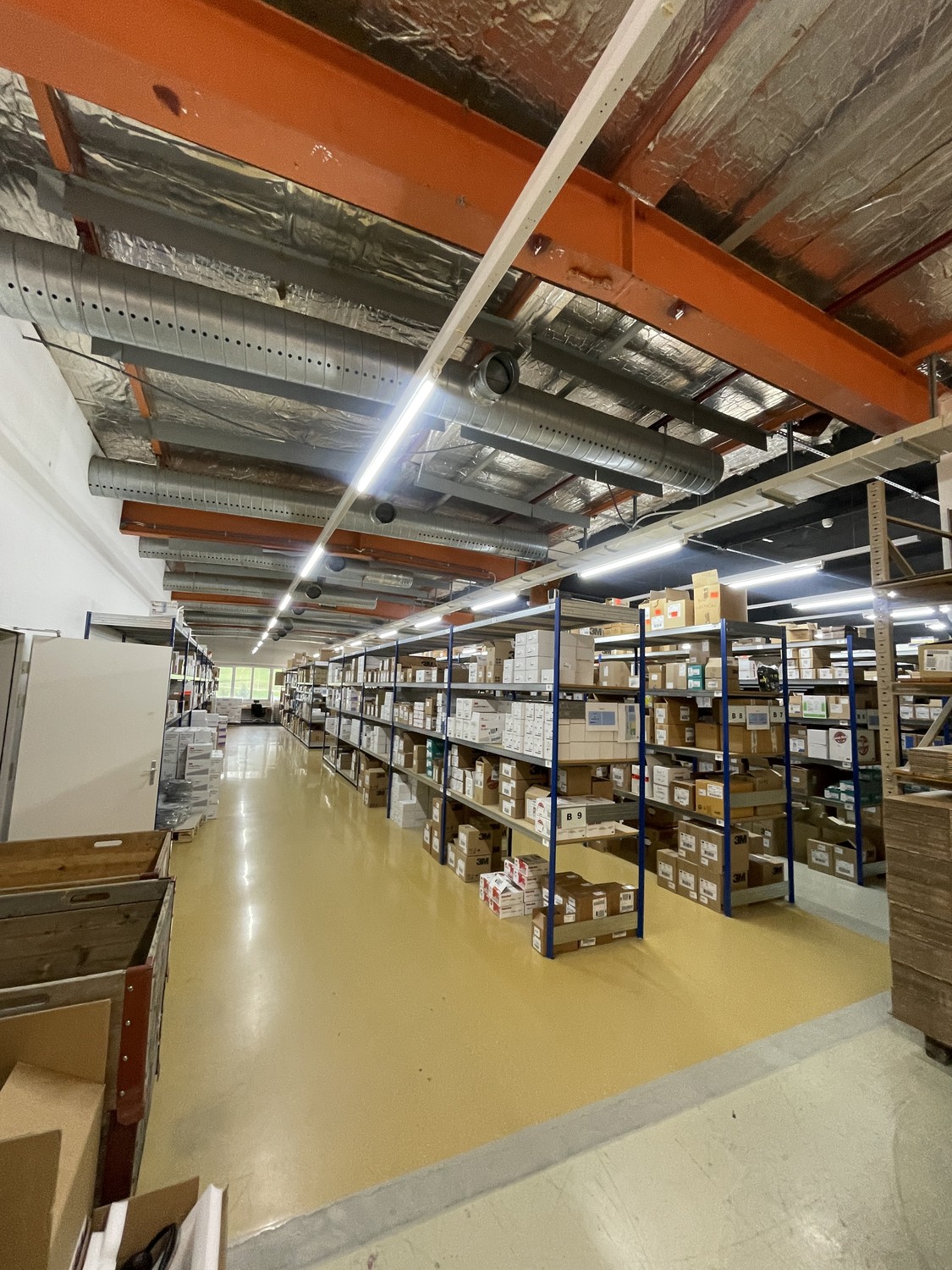 300-1240m² commerciale