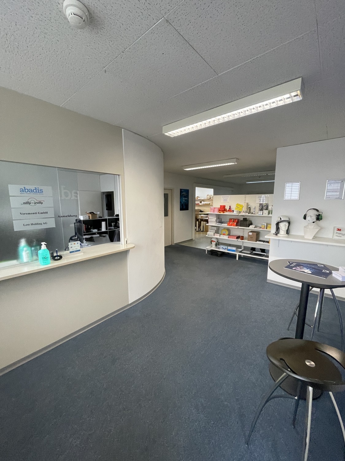 300-1240m² commerciale