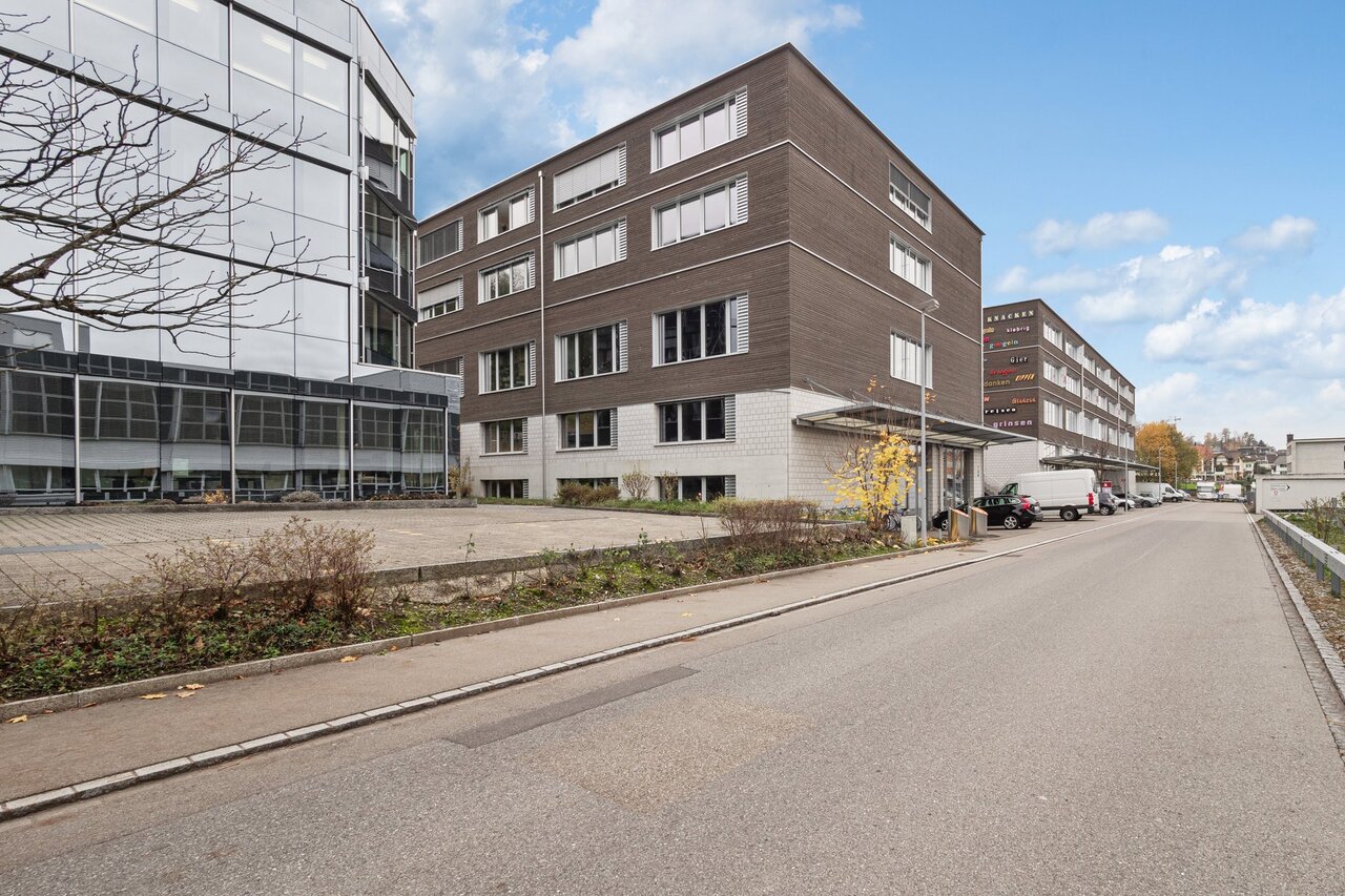 708m² commerciale, foto 2 di 10