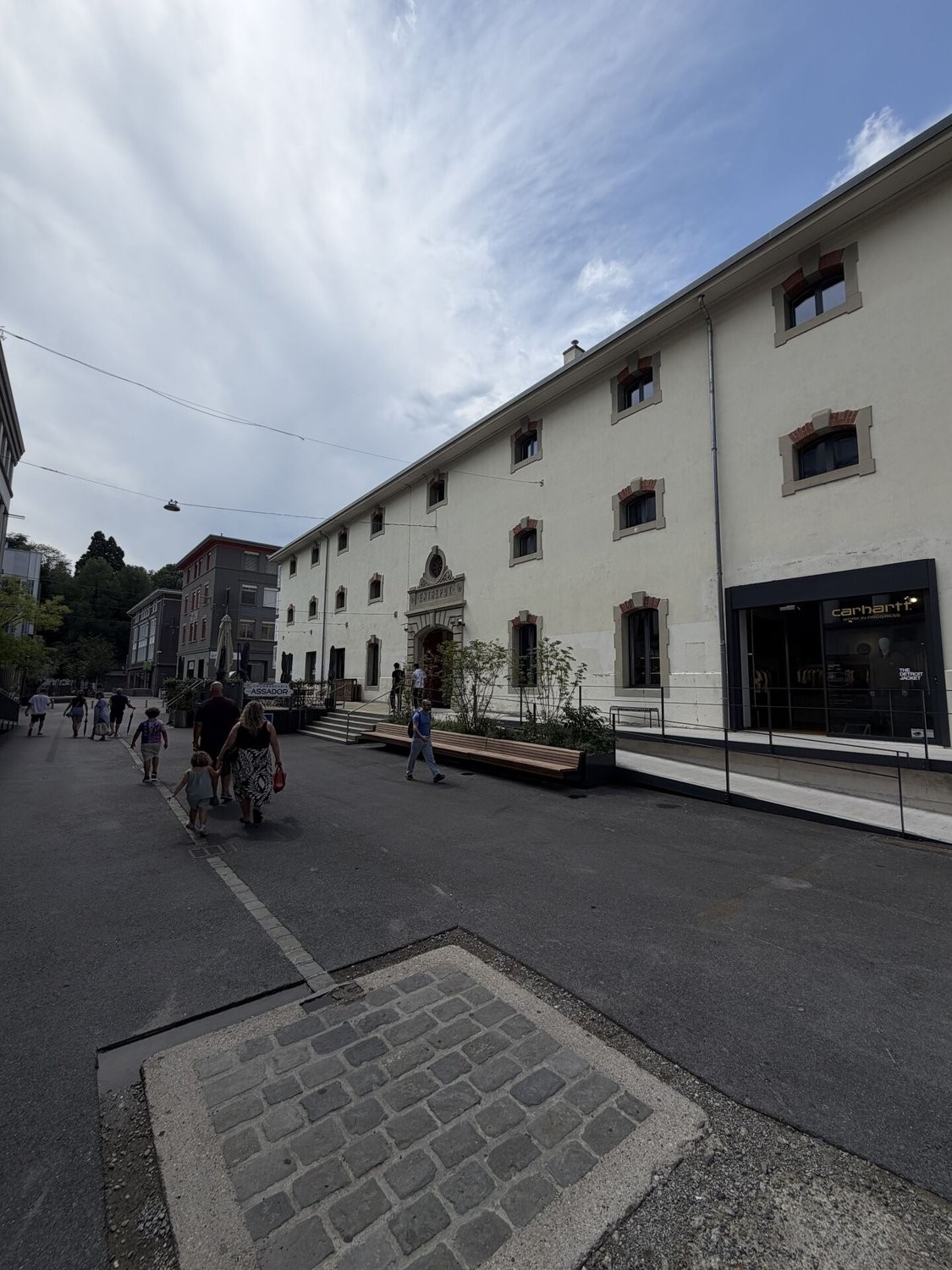 Commercial, foto 10 di 10