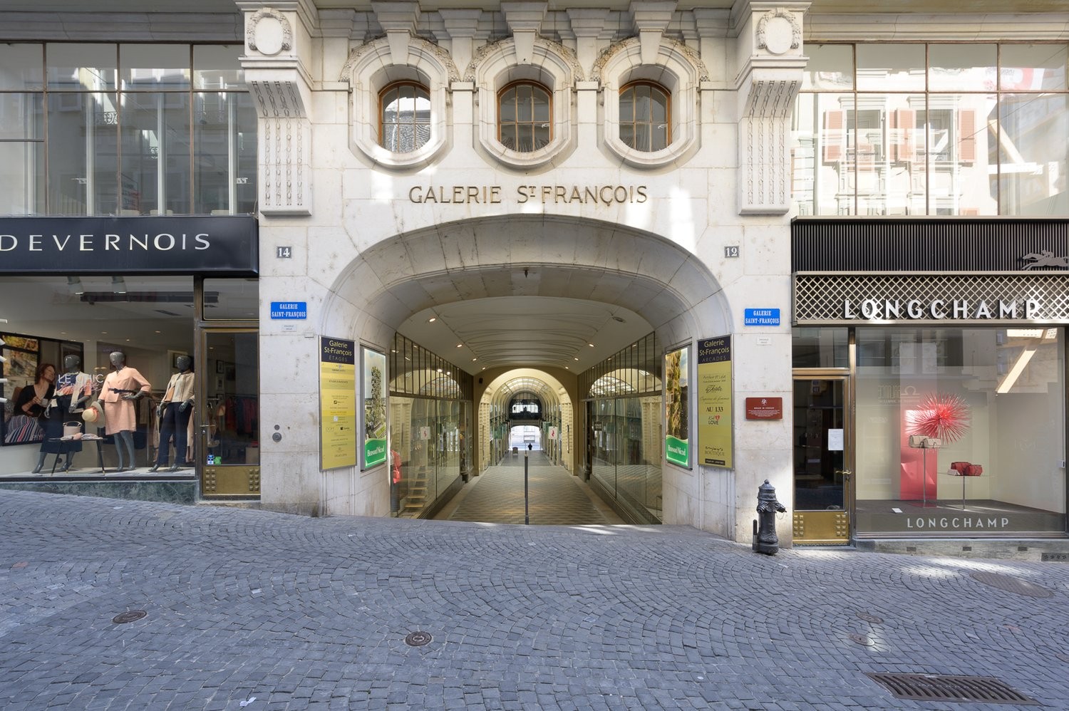 Zona pubblicitaria, foto 1 di 2