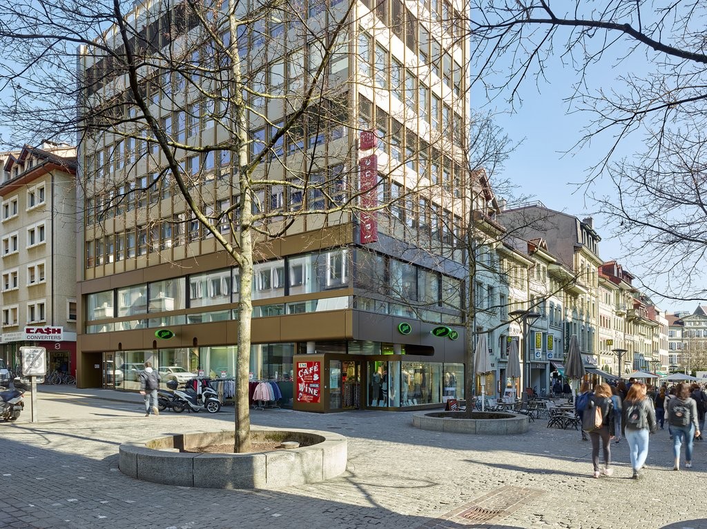 790m² negozio
