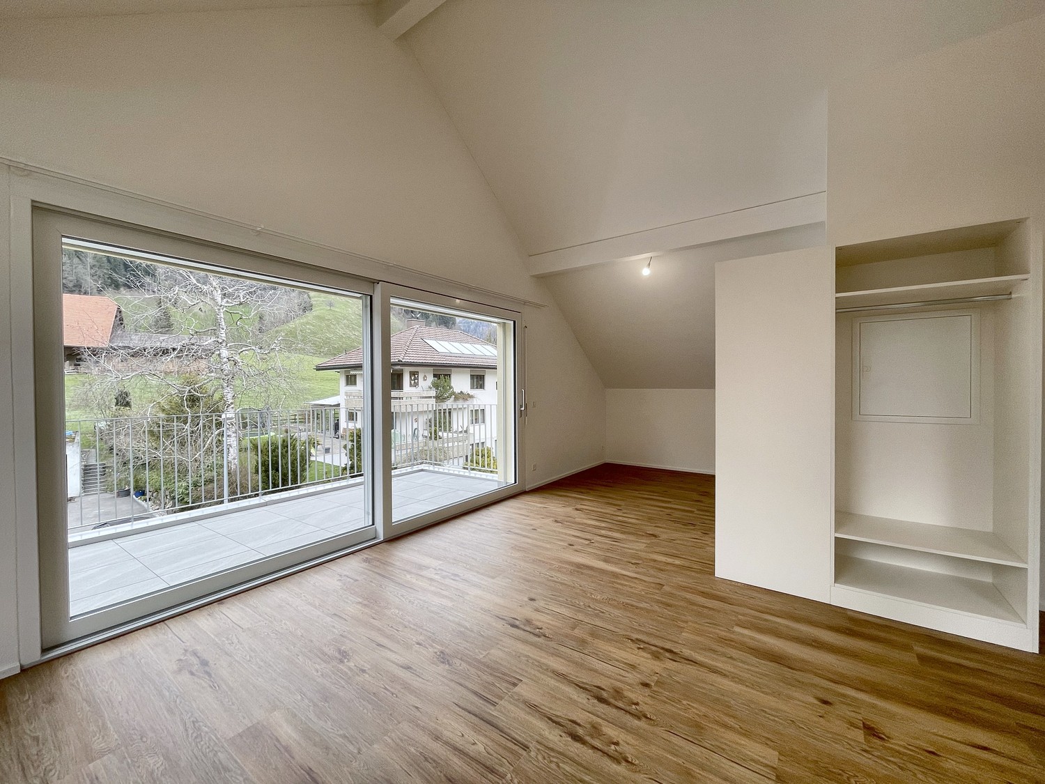 Appartamento mansardato di 2 ½ locali, foto 3 di 8