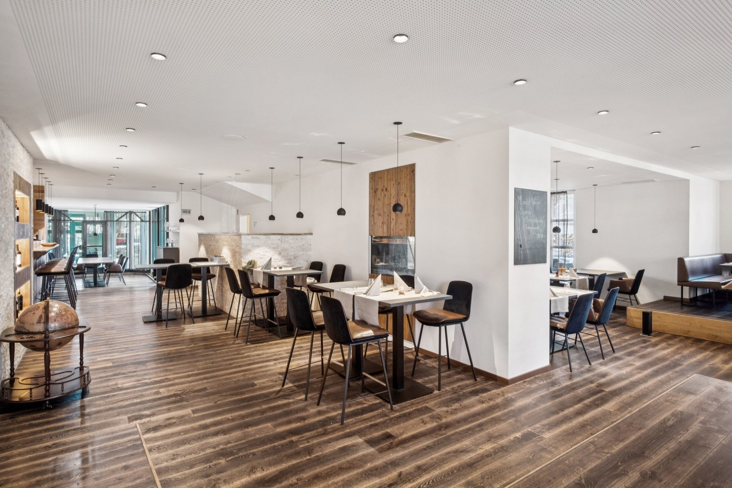 385m² restaurant