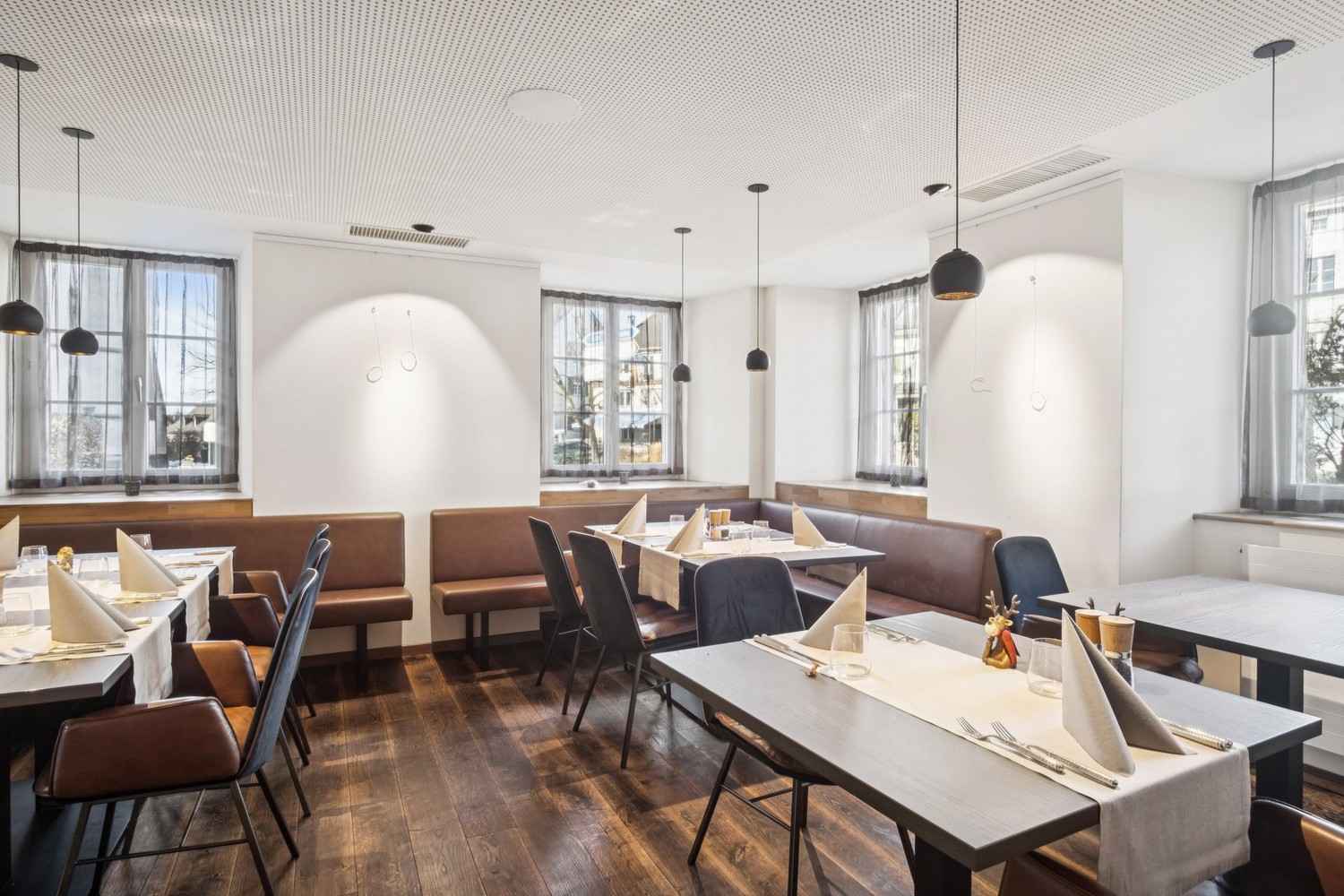 385m² restaurant
