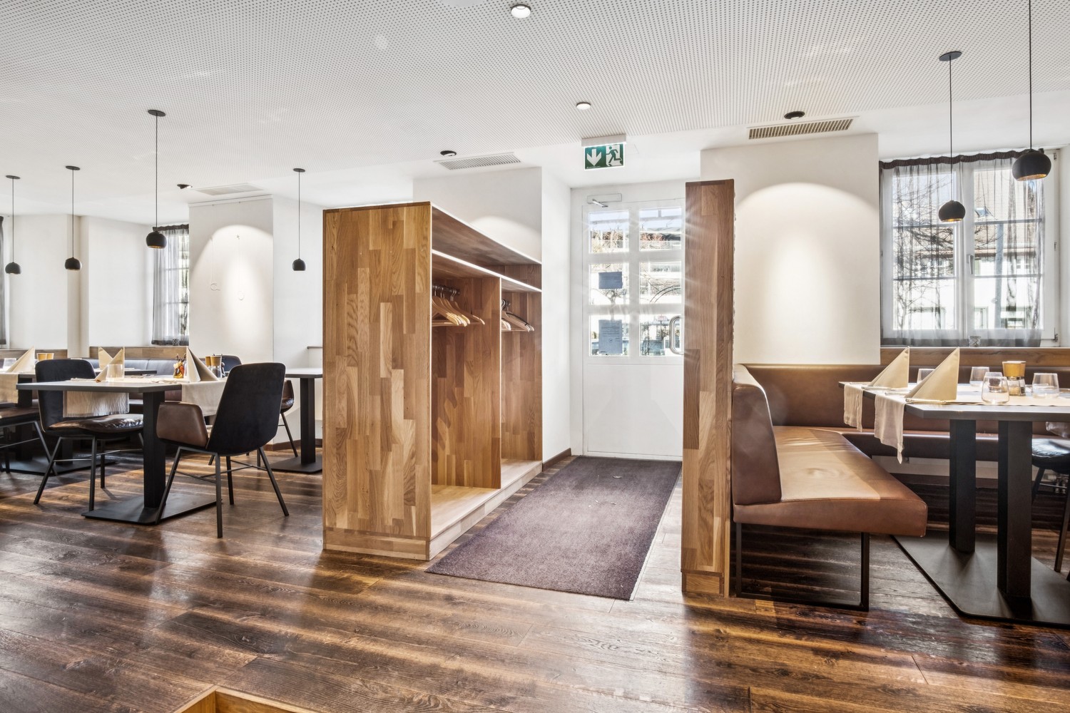 385m² restaurant