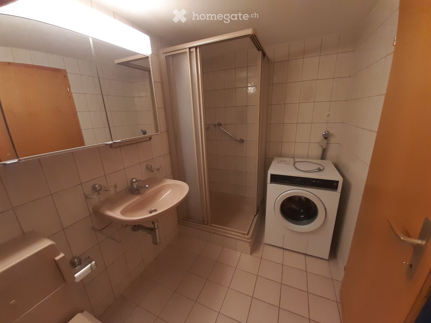 3 ½ room apartment

To rent 3.5 room apartment raised ground floor
Kachelofen and central heating
2 wet rooms, WM, 1PP
Rent 1590.- NK 200.-