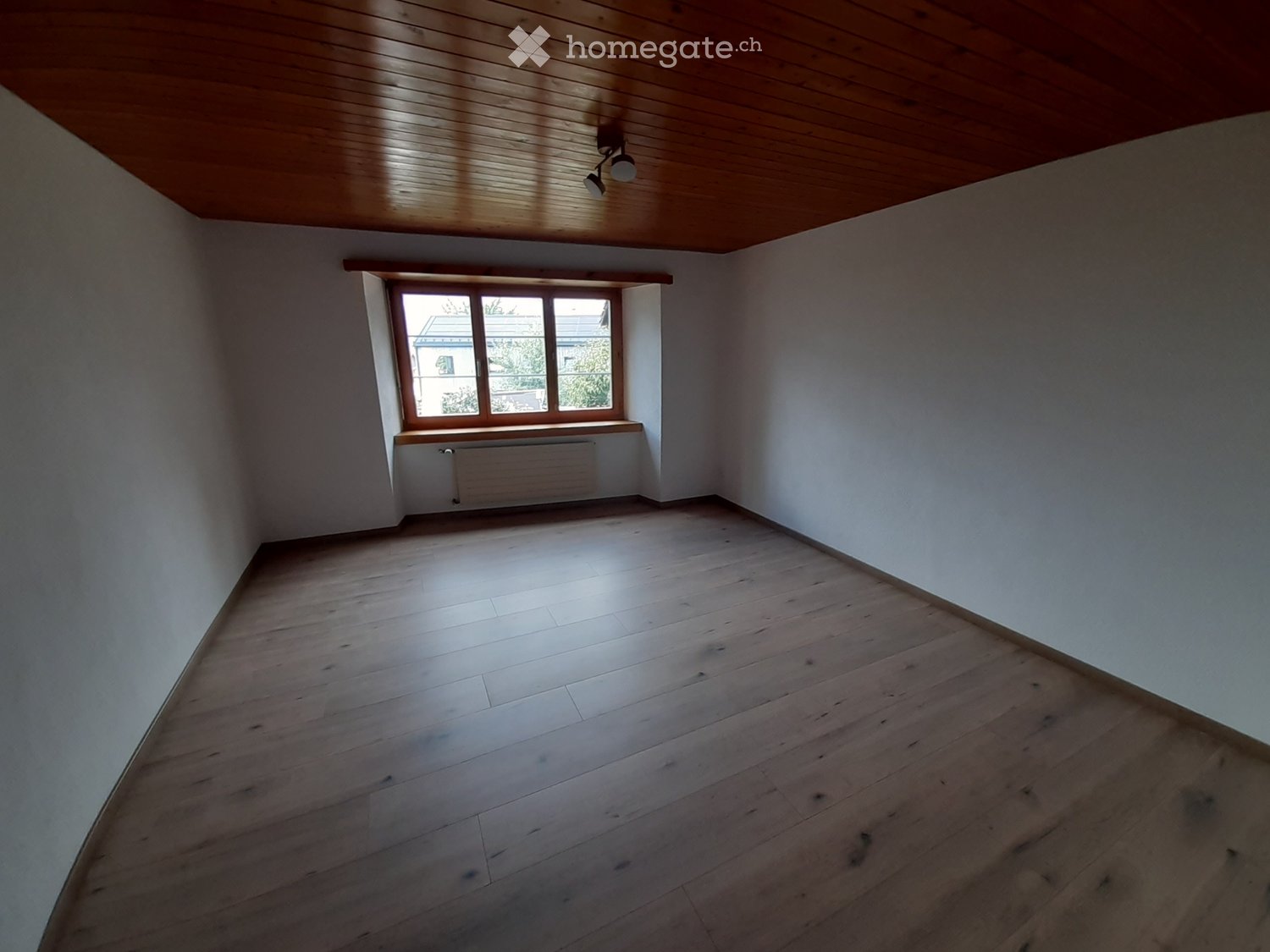 3 ½ room apartment

To rent 3.5 room apartment raised ground floor
Kachelofen and central heating
2 wet rooms, WM, 1PP
Rent 1590.- NK 200.-