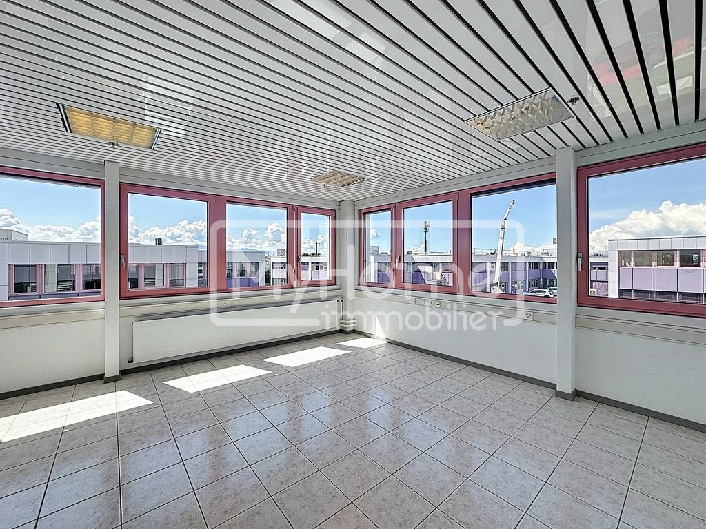 103m² shop