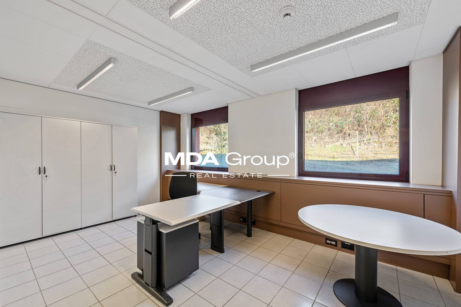 332m² office