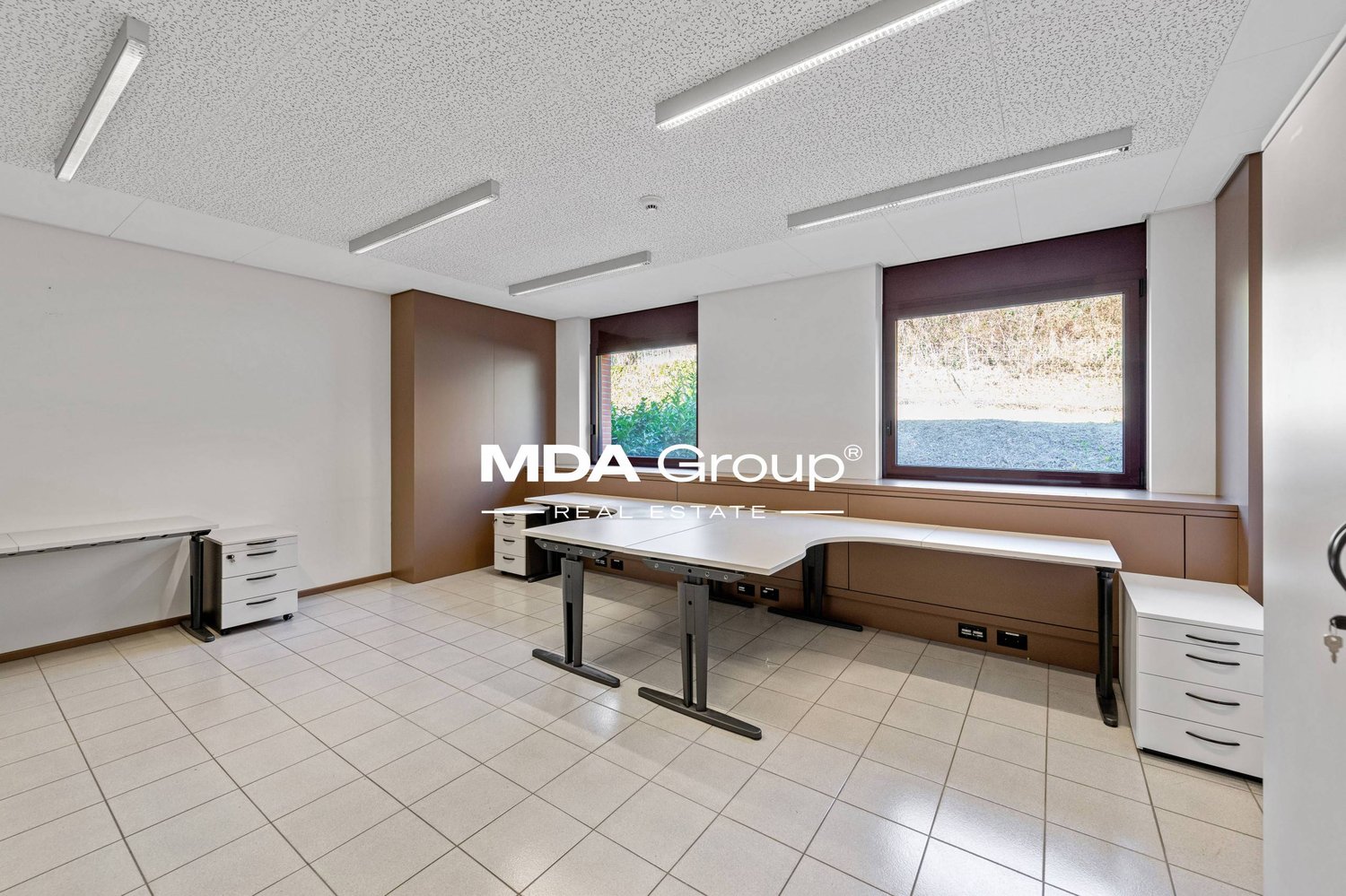 332m² office