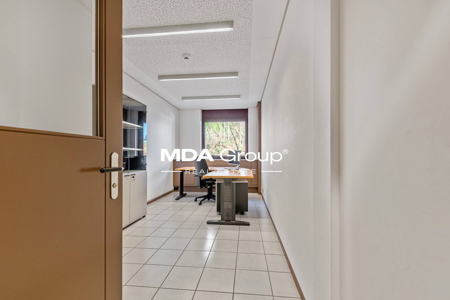 332m² office