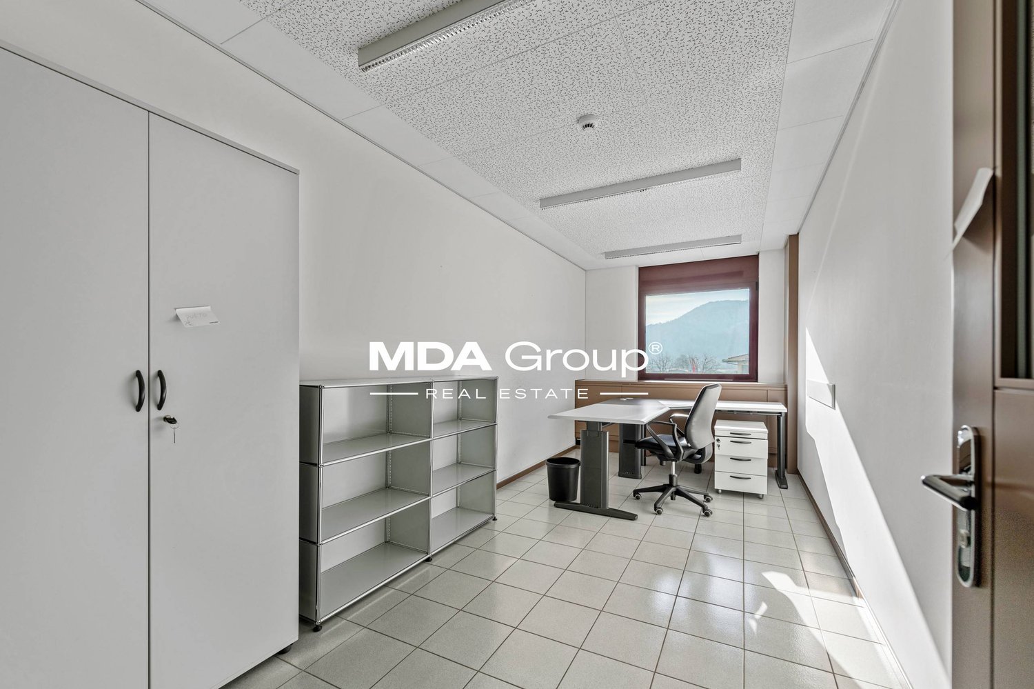 332m² office