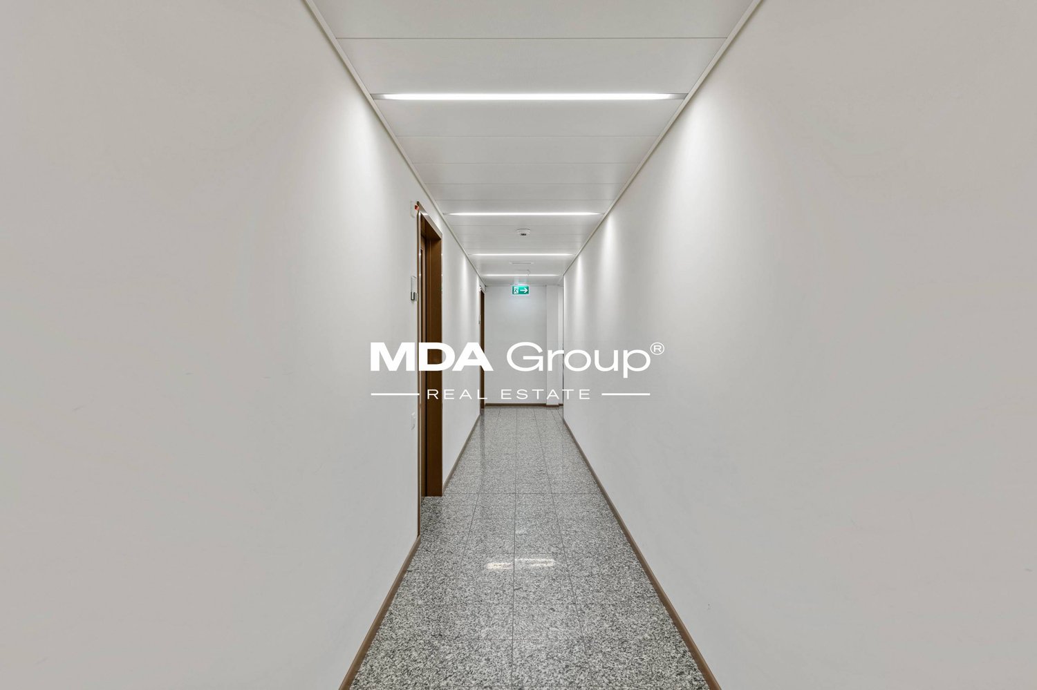 332m² office