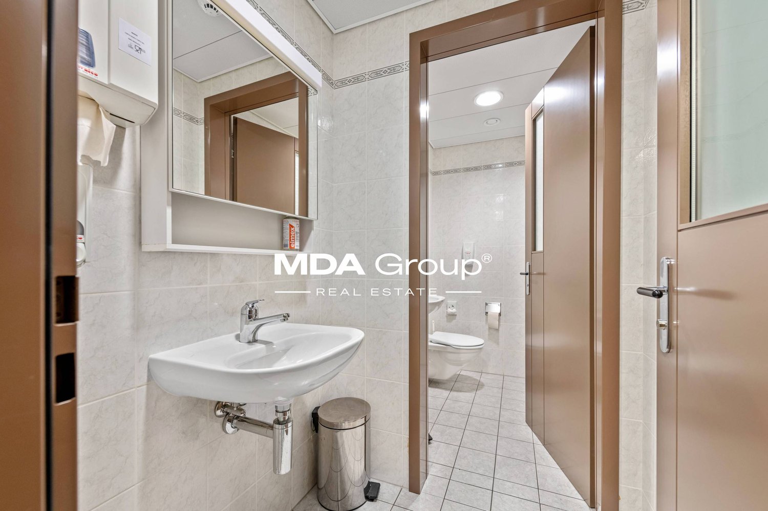 332m² office