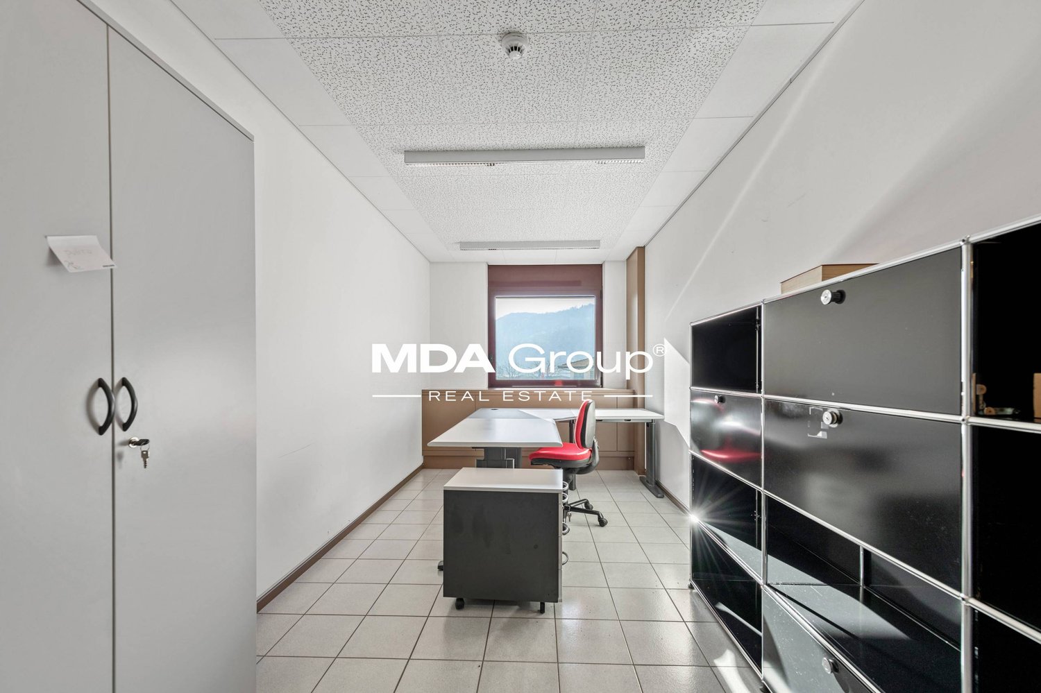 332m² office