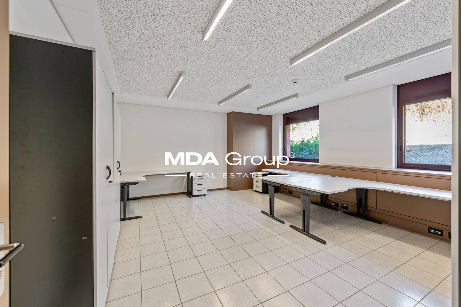332m² office