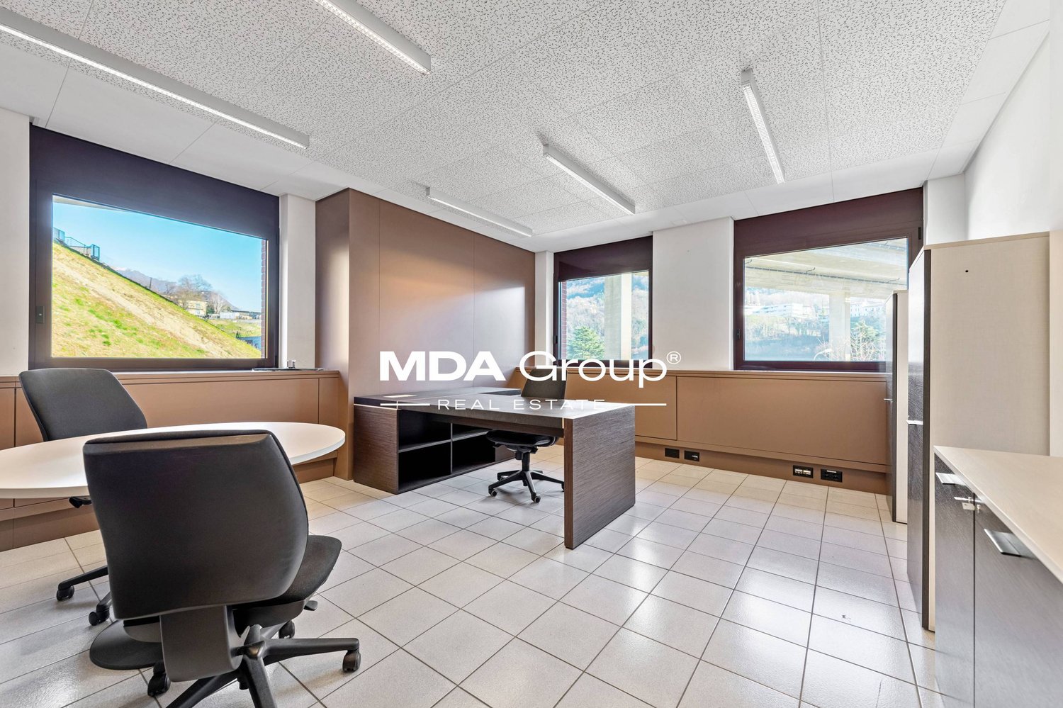 332m² office