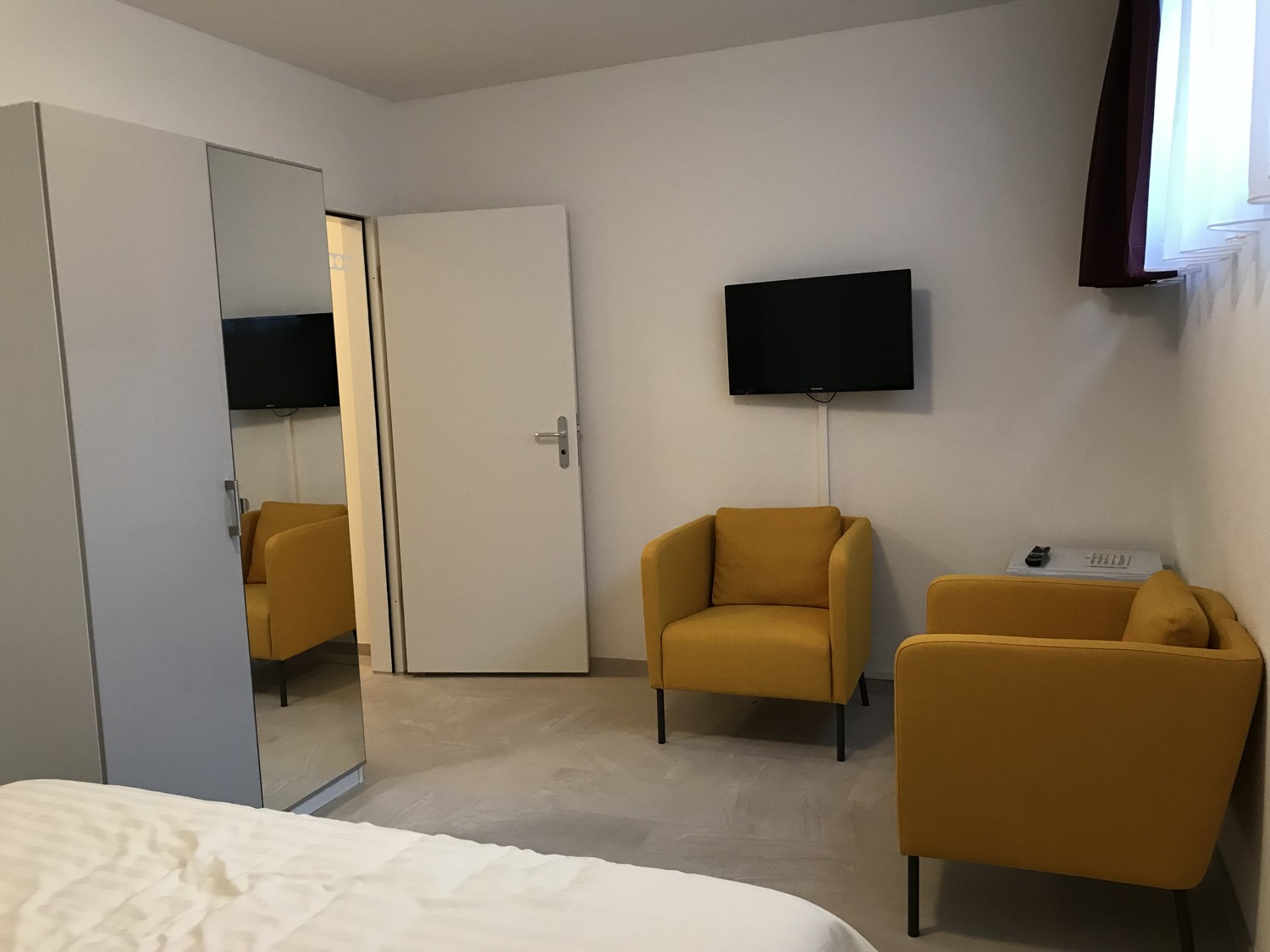 Camera in un appartamento condiviso, foto 4 di 5