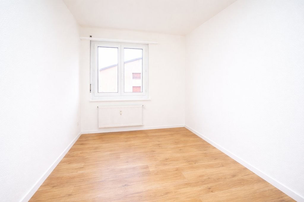 Appartement de 4 ½ pièces

À partir du 16 avril 2026 ou selon convenance, nous louons ce lumineux appartement de 4.5 pièces au 2ème étage.

L'appartement convainc par les avantages suivants :

- espace de vie spacieux avec accès au balcon
- cuisine séparée avec lave-vaisselle et table de cuisson en 
