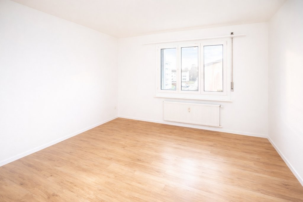 Appartement de 4 ½ pièces

À partir du 16 avril 2026 ou selon convenance, nous louons ce lumineux appartement de 4.5 pièces au 2ème étage.

L'appartement convainc par les avantages suivants :

- espace de vie spacieux avec accès au balcon
- cuisine séparée avec lave-vaisselle et table de cuisson en 