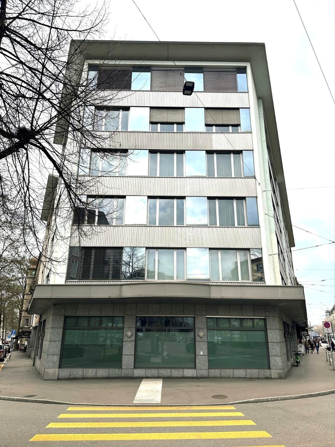 214m² commercial