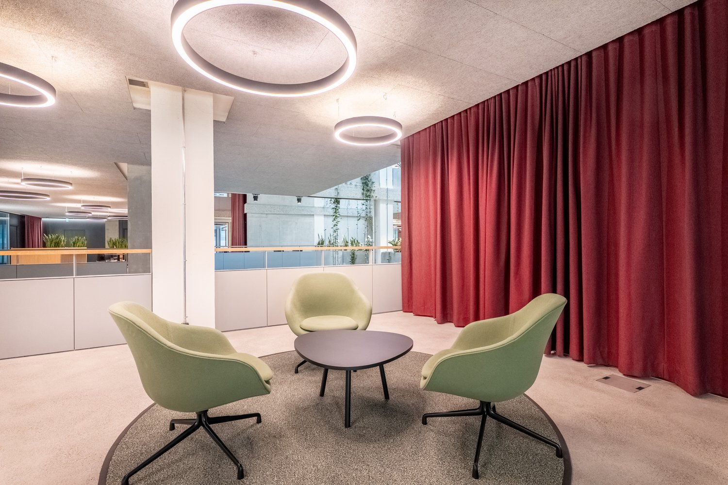 1990m² commerciale