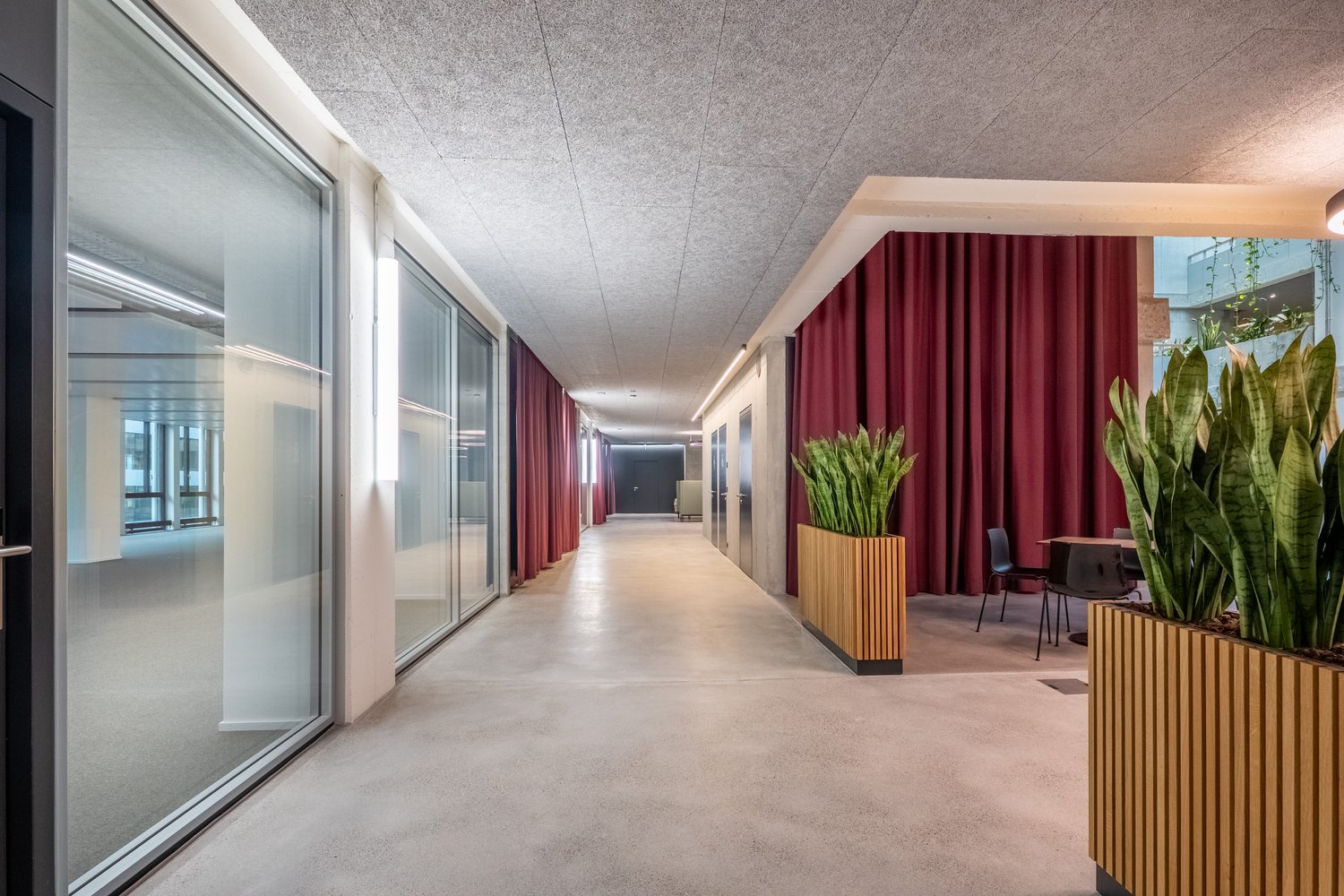 1990m² commerciale