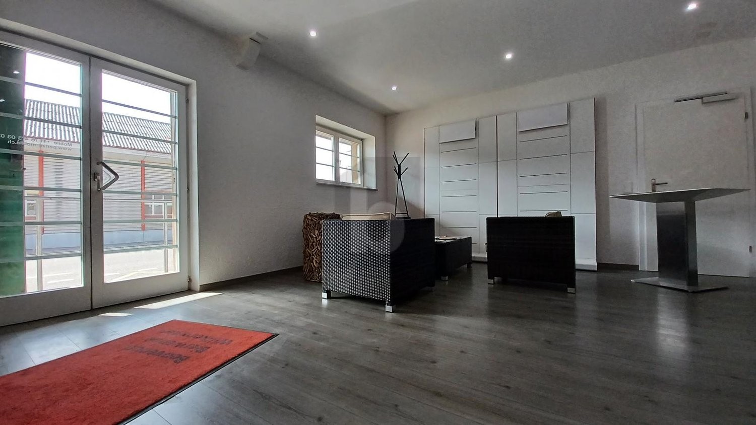 85m² de commerce