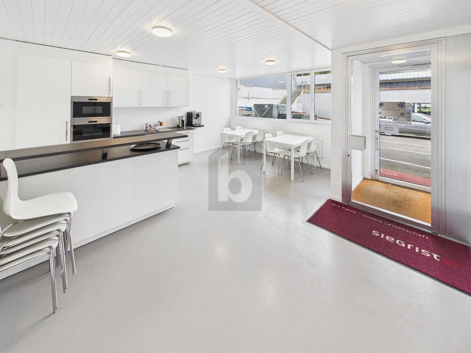 28m² office
