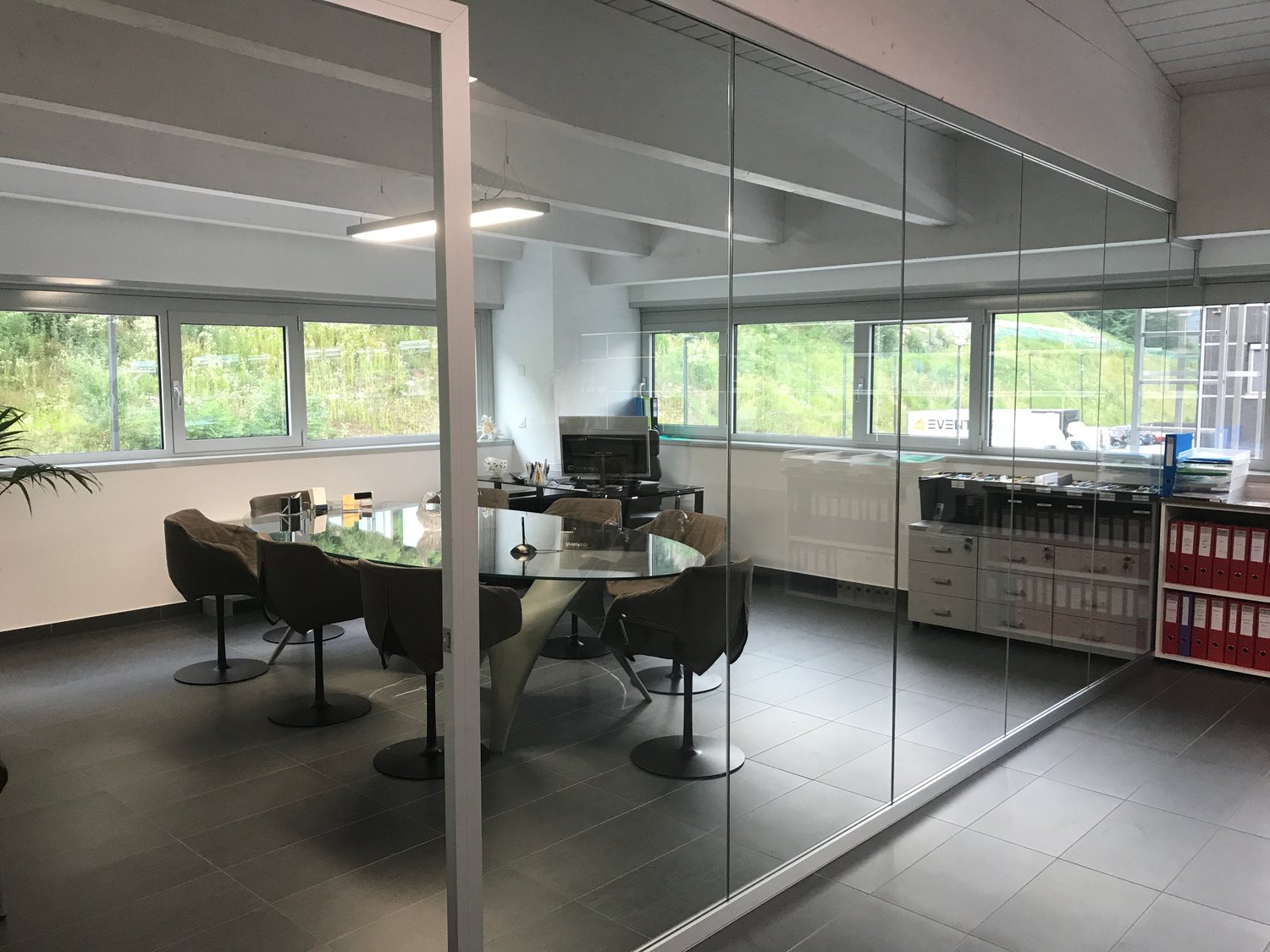 90m² office